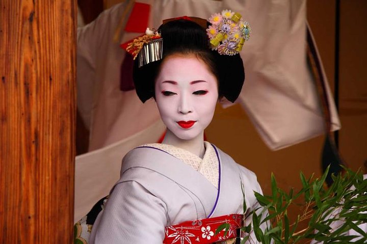 kyoto__jan_11_unidentified_geisha_participates_on_a_traditional_new_year_ceremony_held_on_january_11_2010_in_gion_district_kyoto_japan_.the_ceremony_takes_in_an_ancient_shinto_temple