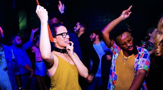 PARTY ONLY (LIKE A CLUB DURING THE DAY!)
