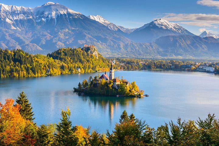 PanoramicviewofLakeBledfromMt.OsojnicaSlovenia506909582_5264x351451536x1024