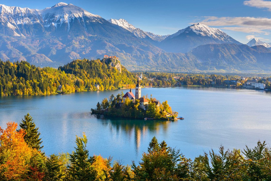 PanoramicviewofLakeBledfromMt.OsojnicaSlovenia506909582_5264x351451536x1024