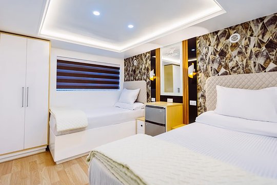 Cabin 10 (2nd Deck Twin En-Suit)