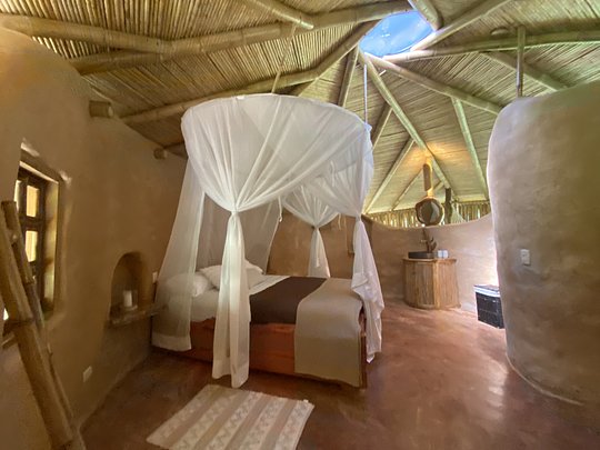 Earth Tambos (Queen Bed)