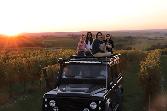 Ruta en Land Rover clásico por viñedos