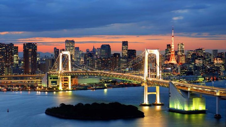 rainbow_bridge_spanning_tokyo_bay_with_tokyo_tower_visible_in_the_background