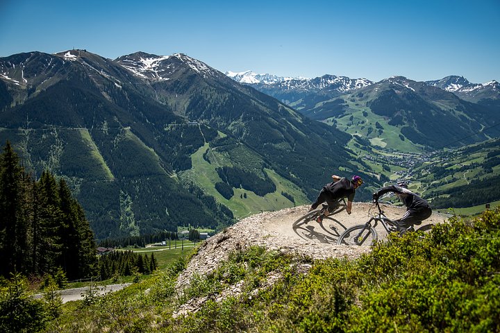 PanoramaLine2021csaalbach.comNathanHughes2560x1707