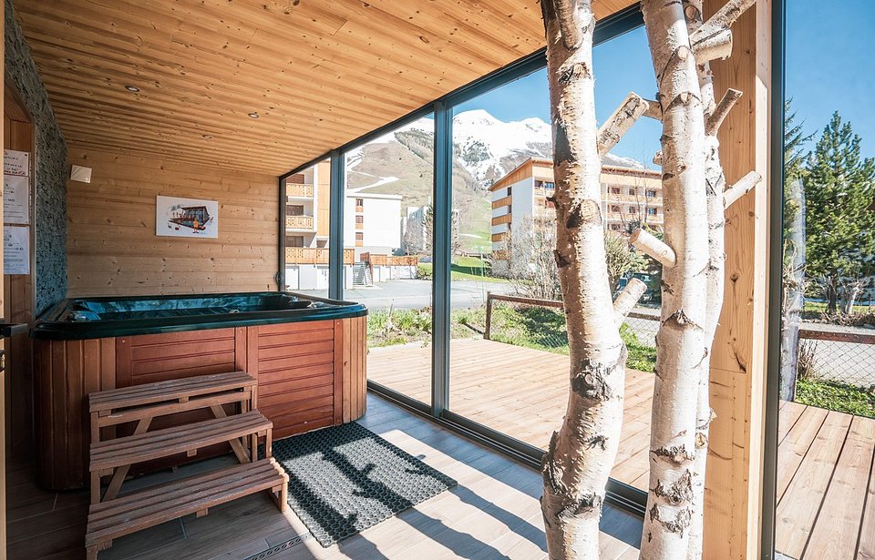 ENTIRE CHALET SLEEPING UP TO 15 PEOPLE