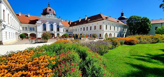 Visit Grassalkovich Castle in Gödöllö