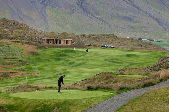 Iceland's Unique Courses Amidst Nature's Grandeur