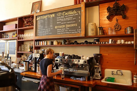 Experience coffee tasting with an expert