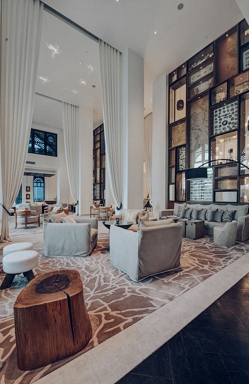 Vida Downtown Decor