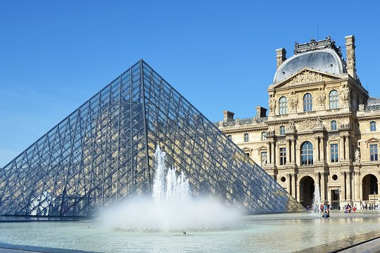 Take a guided tour of the Louvre – hitting all the important highlights