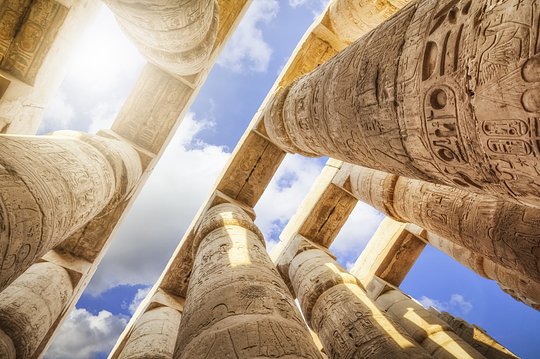 Get lost between the gigantic columns of Karnak temples