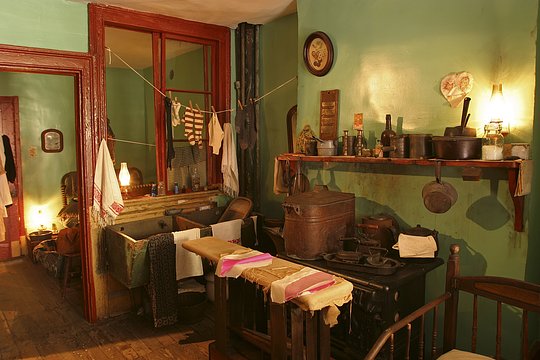 Immerse yourself in the life of an immigrant family at NYC's renowned tenement museum 