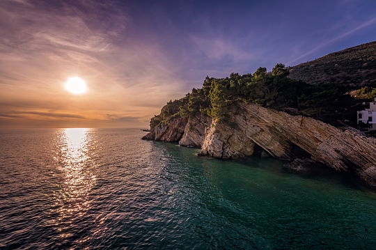 Amanecer activo en cala secreta