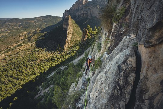 Multi-Pitch guided climb (routes up to 300m long)
