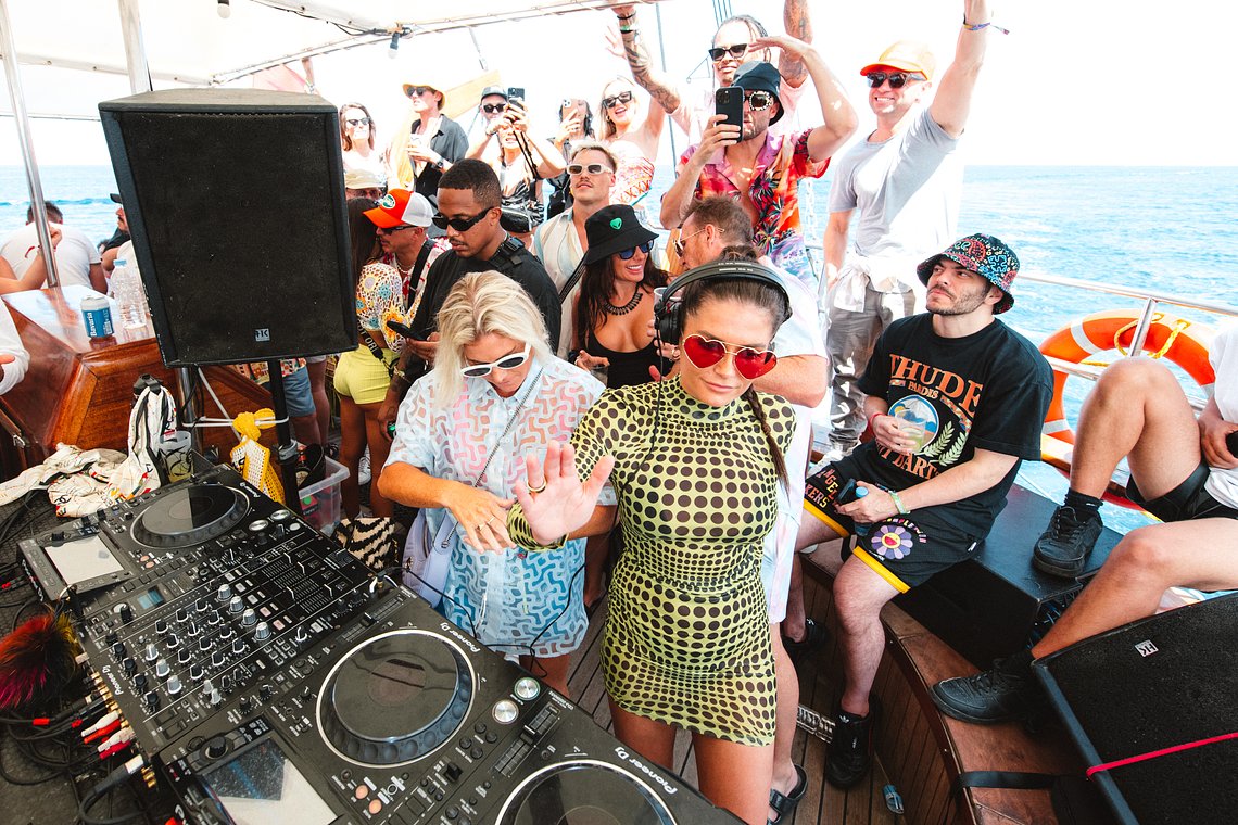 GARRYJONES_SATURDAY_BOATPARTY0810