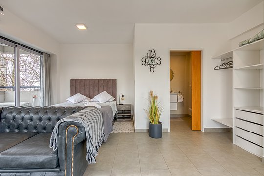 Extra large apartment 4A