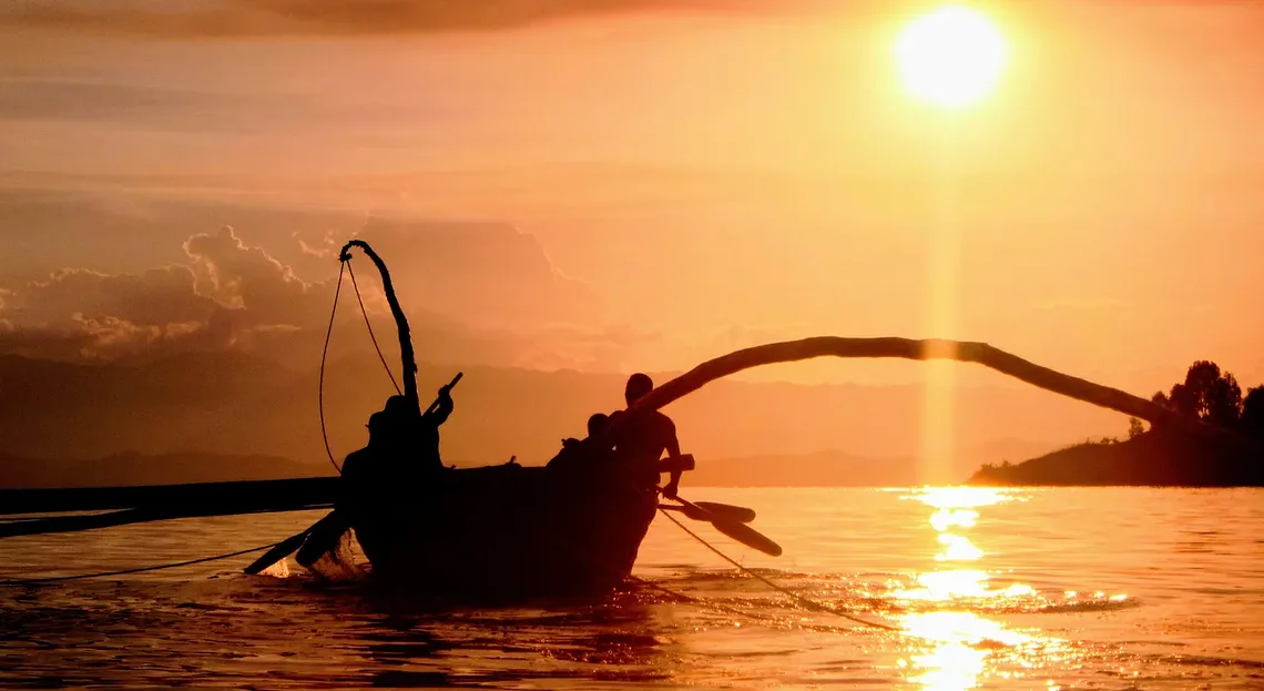 FishermenonLakeKivuatsunset