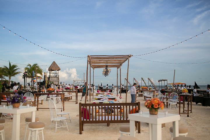 engage15_nizuc_dave_noonan_c10studios_monday_beach_welcome_party32of59