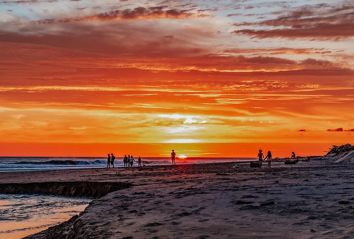 AtardecerenplayaPopoyo