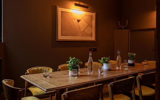 Food, drinks & charging sockets available 