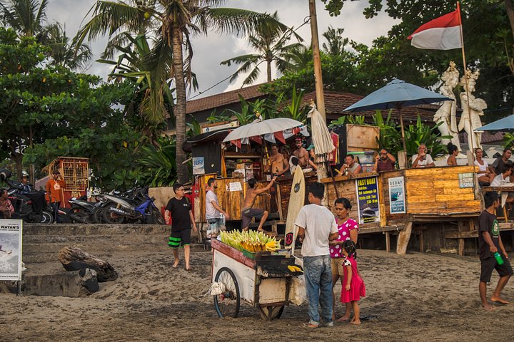 Peopleoncanggubeach974094