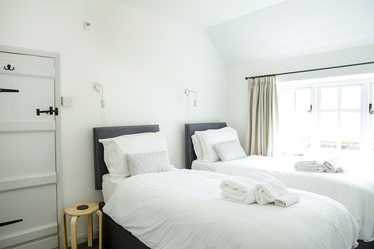 Shared Deluxe Twin Room (2 people)