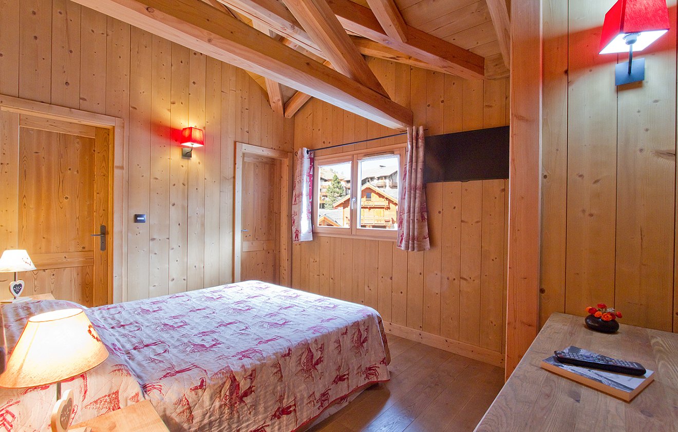 tmp8AAE_locationskilesdeuxalpeschaletodalyslerenardlodge4
