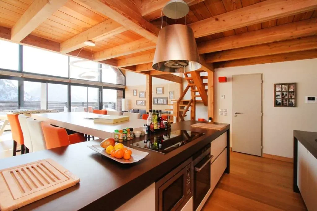 locationlesdeuxalpeschaletsnolodge13.jpg2