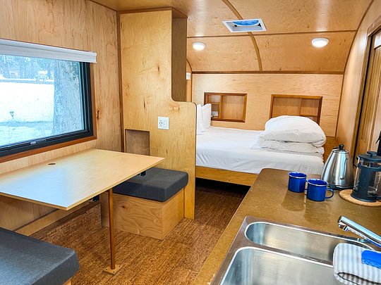 Dinette Roaming Cabin