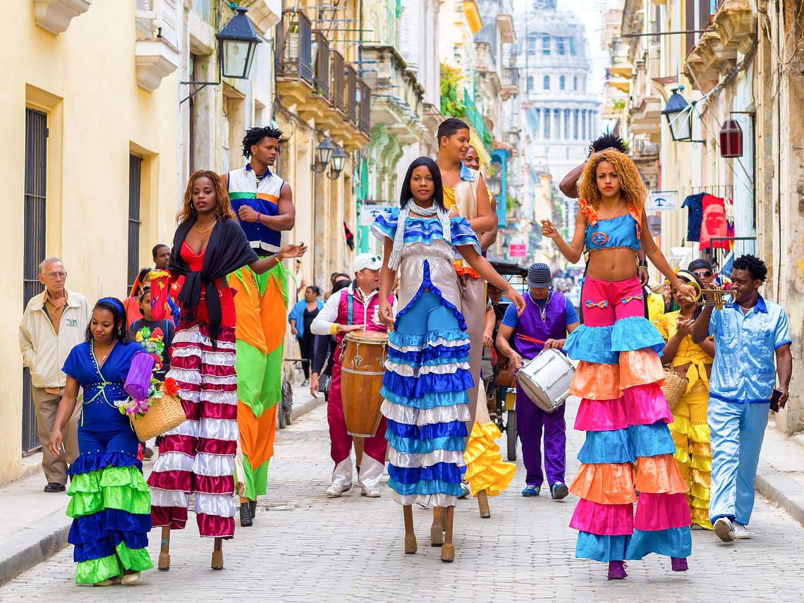 HavanaCubaBlackWomenStiltWalkersColourful