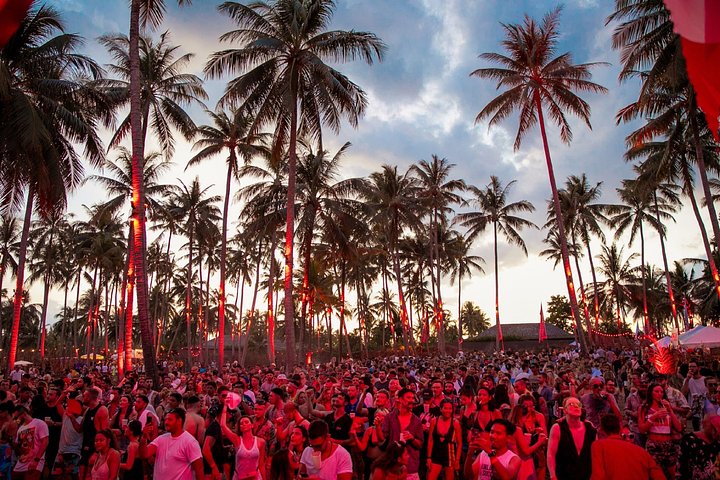 Circoloco_asia_at_baba_beach_club_phuket_thailand