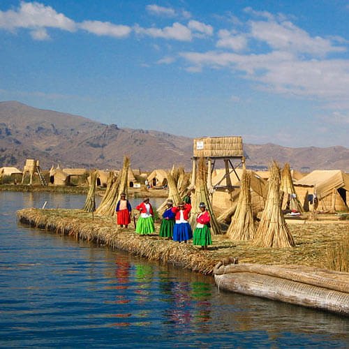 islasUROSFloatingIslandsPeruTiticaca